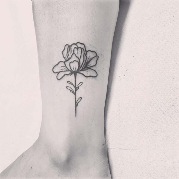 Kleines Rosen Tattoo auf dem Unterarm