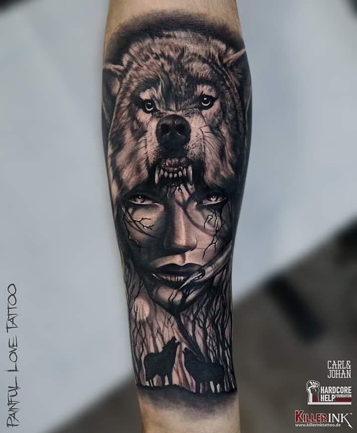 Frau mit Wolfsmütze Unterarm Tattoo